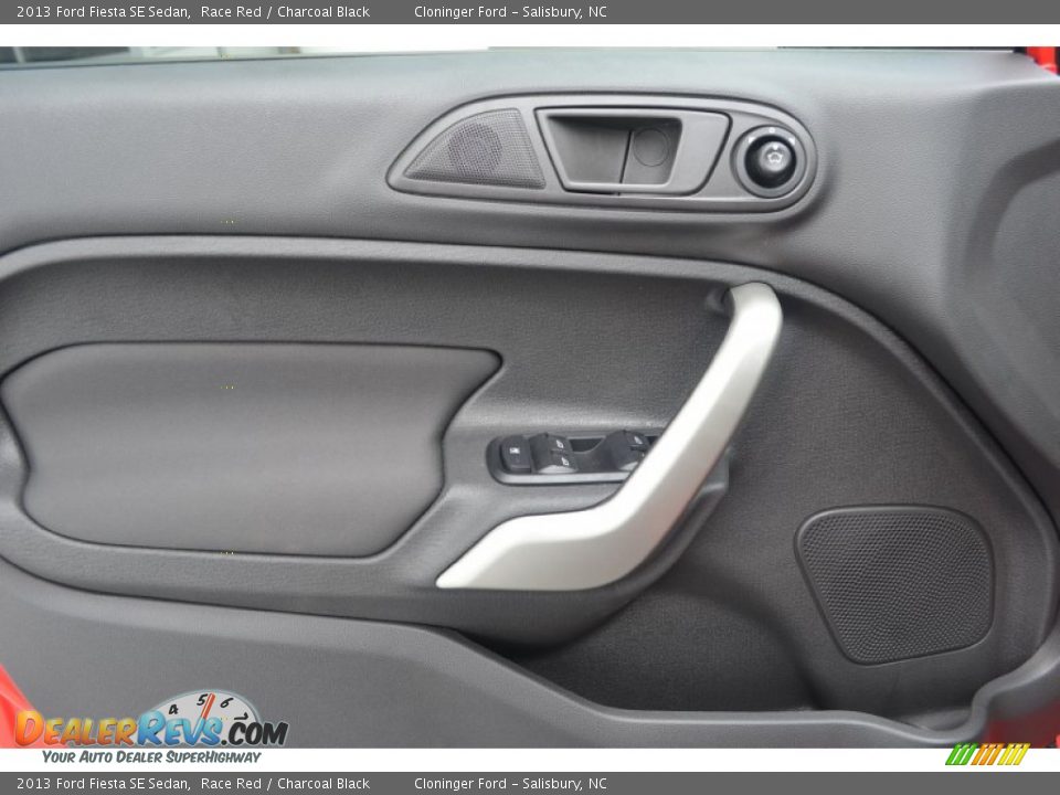 2013 Ford Fiesta SE Sedan Race Red / Charcoal Black Photo #4
