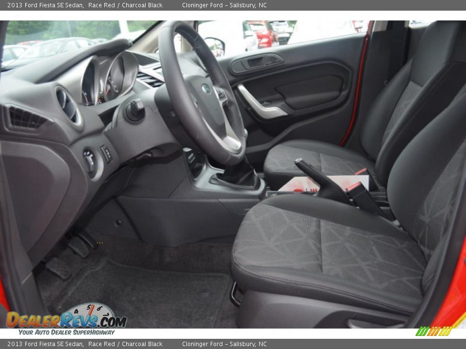2013 Ford Fiesta SE Sedan Race Red / Charcoal Black Photo #5