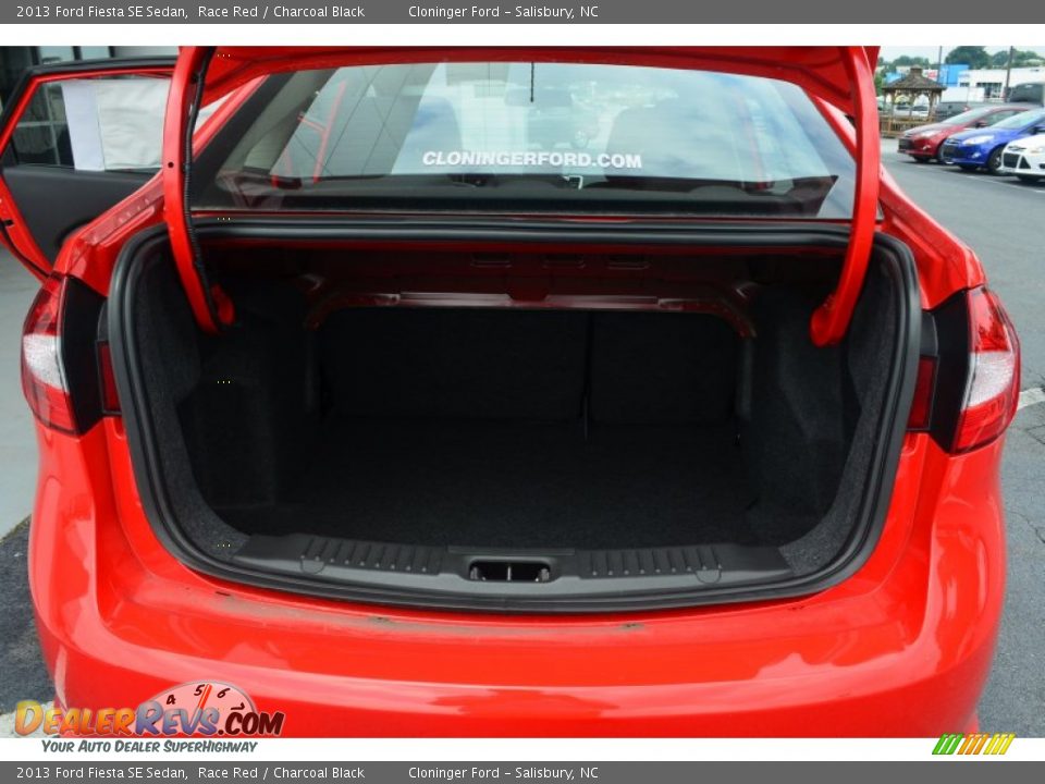 2013 Ford Fiesta SE Sedan Race Red / Charcoal Black Photo #8