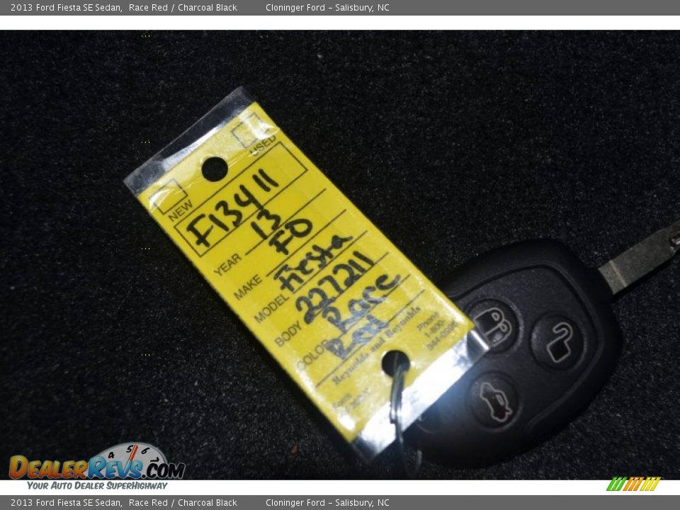 2013 Ford Fiesta SE Sedan Race Red / Charcoal Black Photo #17