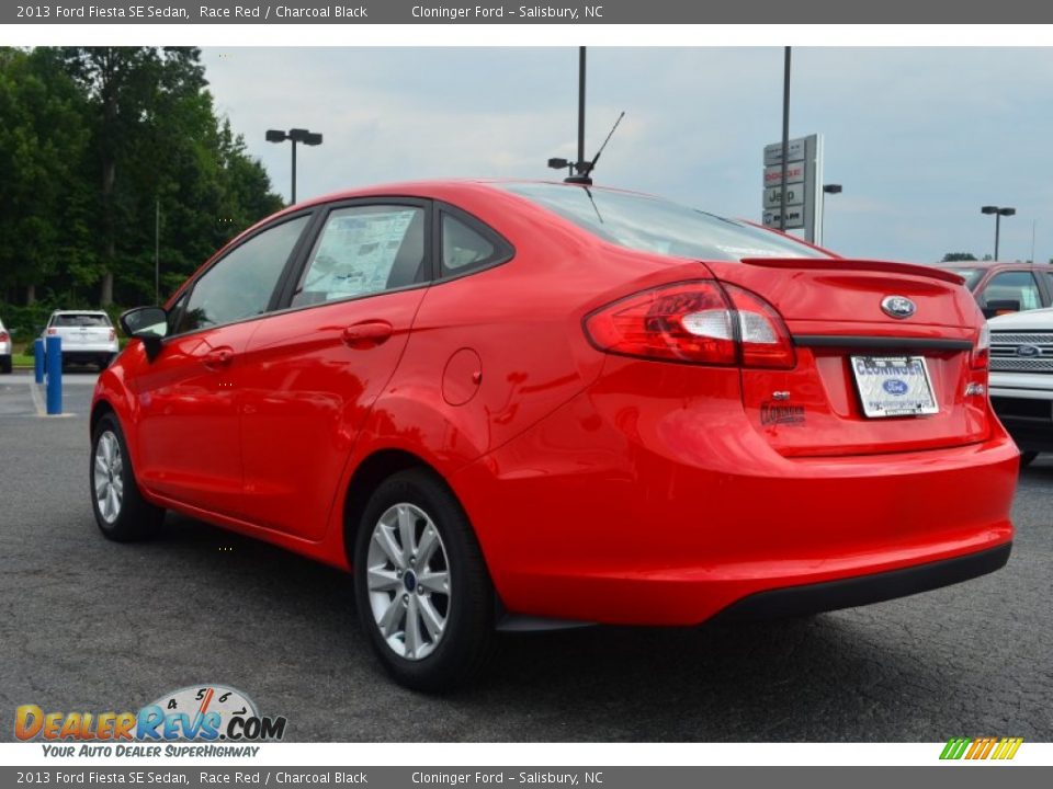 2013 Ford Fiesta SE Sedan Race Red / Charcoal Black Photo #18