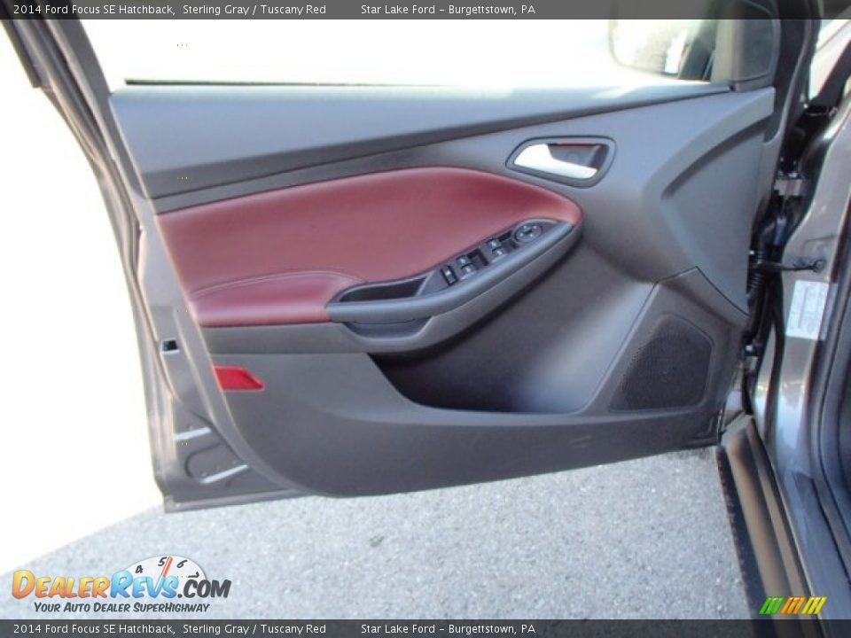 Door Panel of 2014 Ford Focus SE Hatchback Photo #11