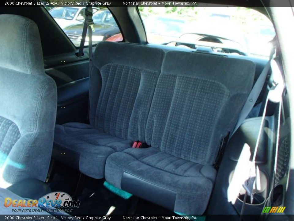 2000 Chevrolet Blazer LS 4x4 Victory Red / Graphite Gray Photo #9