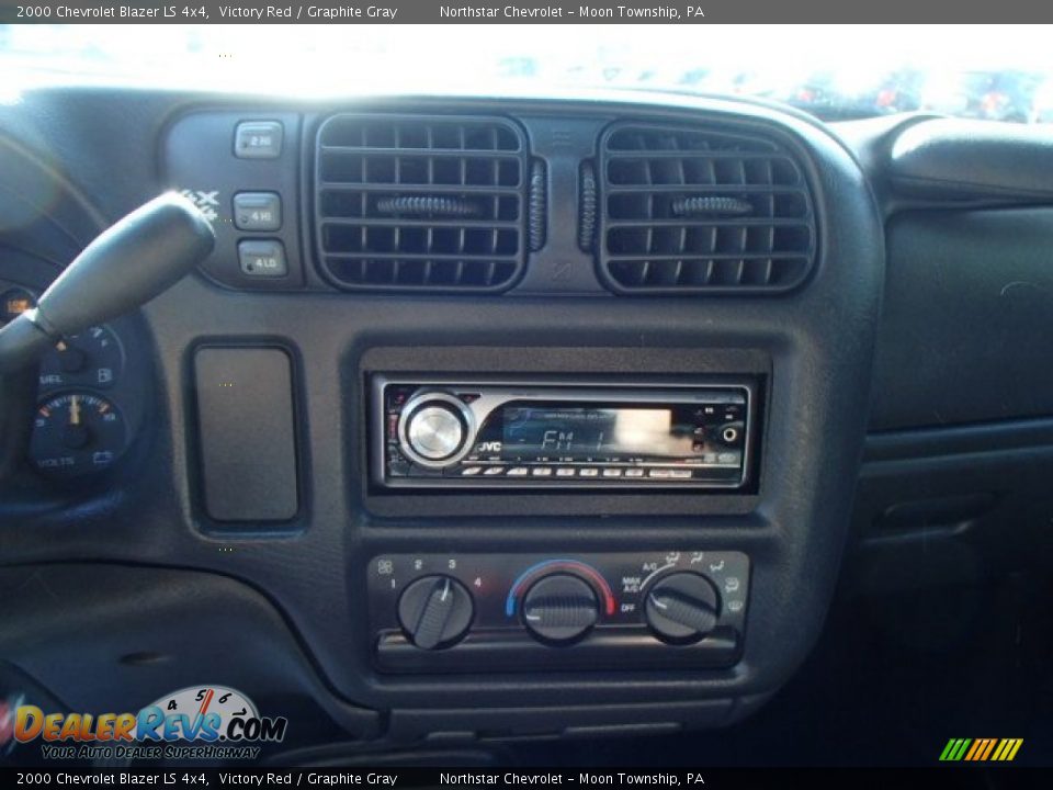 2000 Chevrolet Blazer LS 4x4 Victory Red / Graphite Gray Photo #10