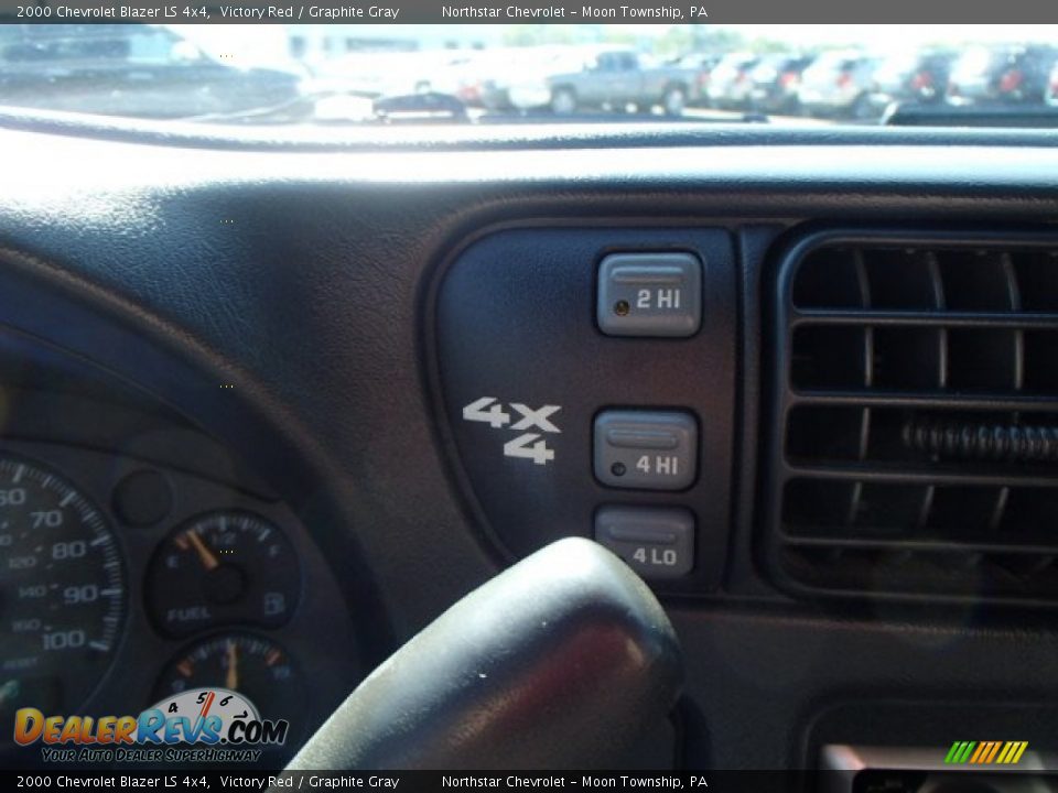 2000 Chevrolet Blazer LS 4x4 Victory Red / Graphite Gray Photo #11