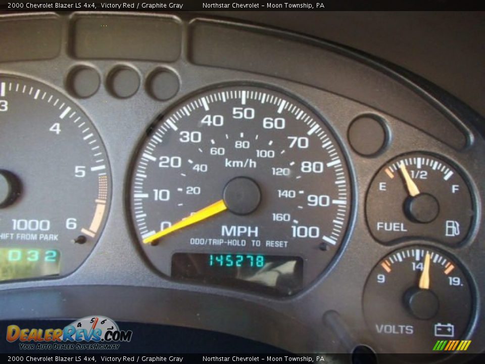 2000 Chevrolet Blazer LS 4x4 Victory Red / Graphite Gray Photo #14