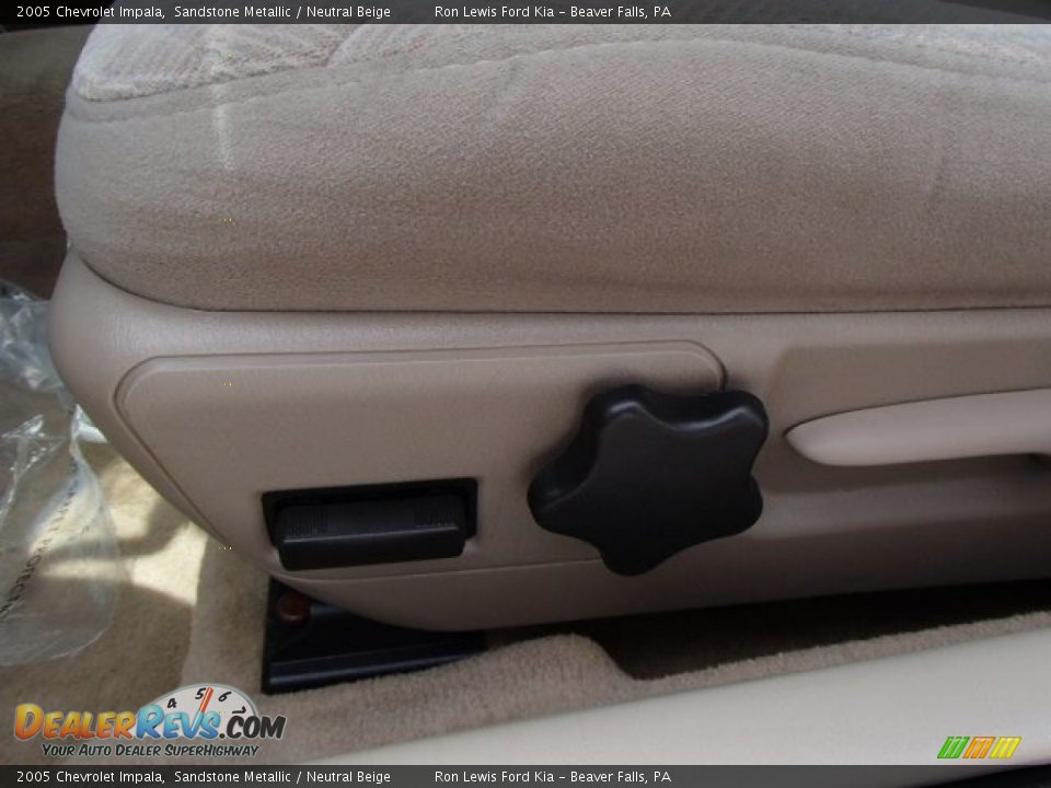 2005 Chevrolet Impala Sandstone Metallic / Neutral Beige Photo #14