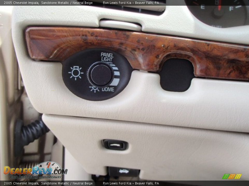 2005 Chevrolet Impala Sandstone Metallic / Neutral Beige Photo #17