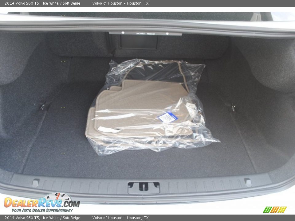 2014 Volvo S60 T5 Ice White / Soft Beige Photo #32
