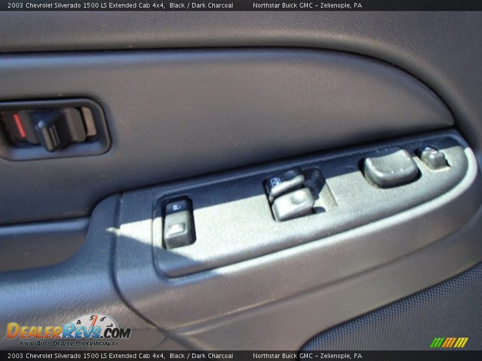 2003 Chevrolet Silverado 1500 LS Extended Cab 4x4 Black / Dark Charcoal Photo #10