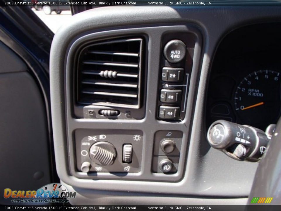 2003 Chevrolet Silverado 1500 LS Extended Cab 4x4 Black / Dark Charcoal Photo #13