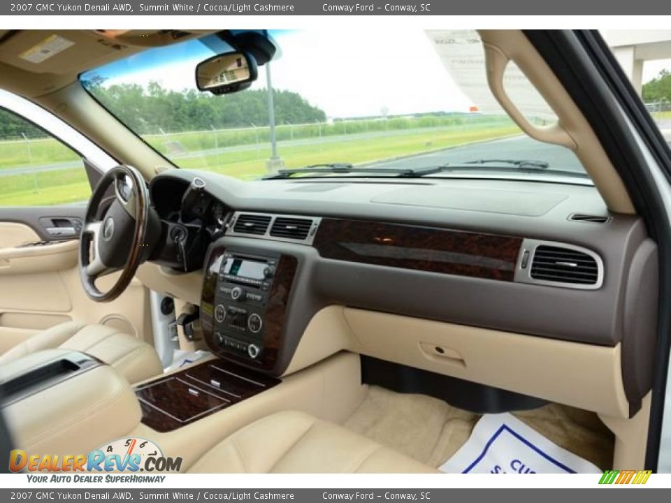 2007 GMC Yukon Denali AWD Summit White / Cocoa/Light Cashmere Photo #24