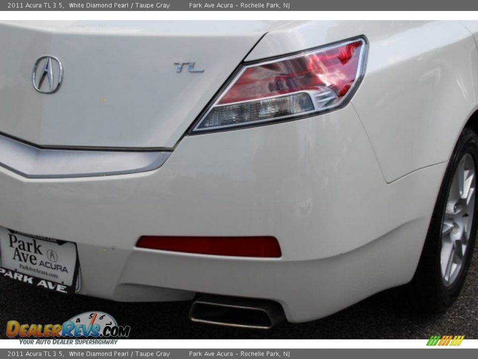 2011 Acura TL 3.5 White Diamond Pearl / Taupe Gray Photo #22