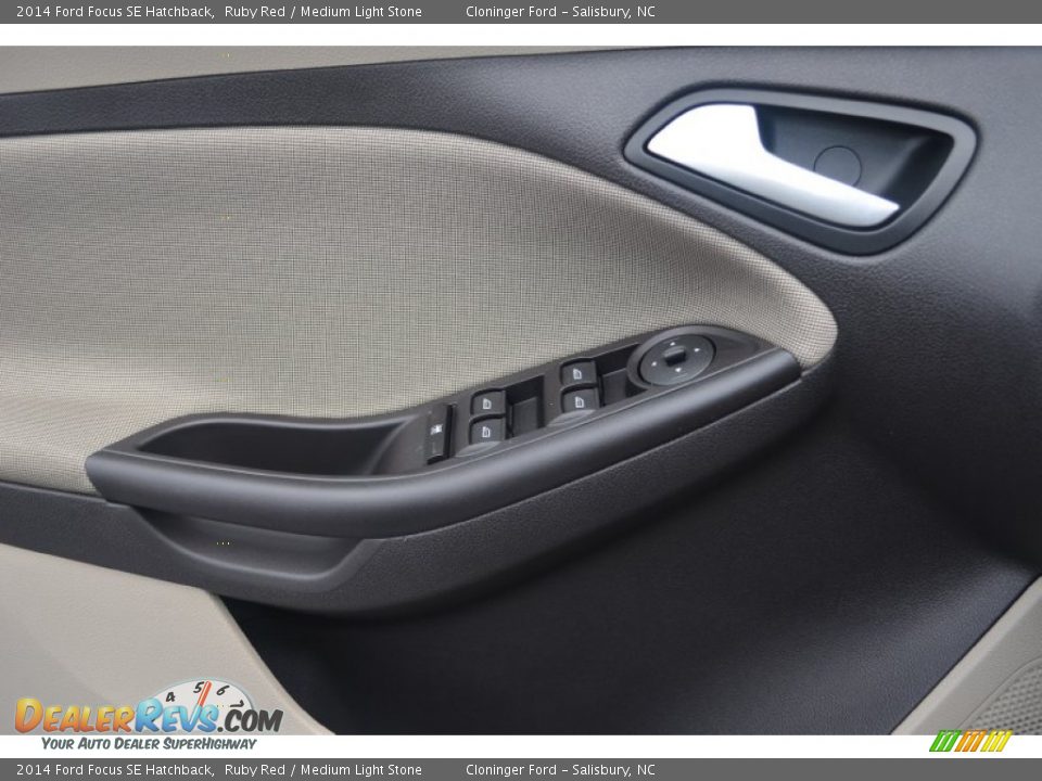 2014 Ford Focus SE Hatchback Ruby Red / Medium Light Stone Photo #4