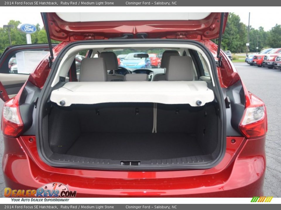 2014 Ford Focus SE Hatchback Ruby Red / Medium Light Stone Photo #8