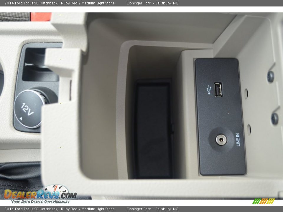 2014 Ford Focus SE Hatchback Ruby Red / Medium Light Stone Photo #13