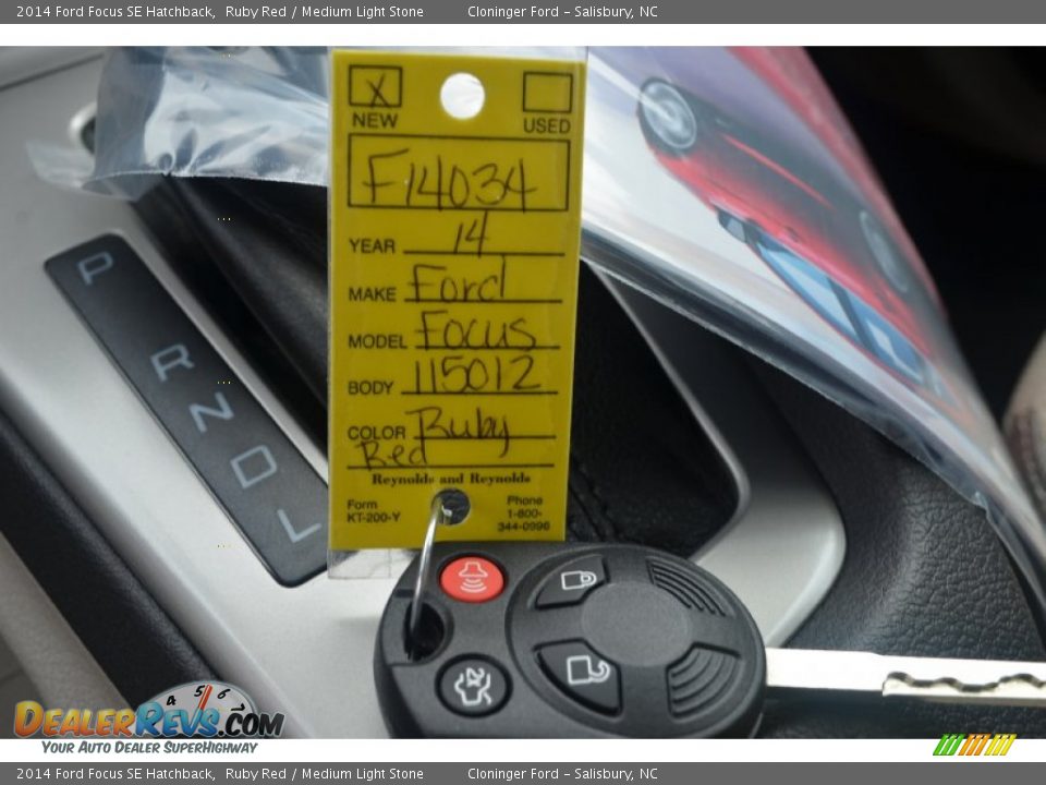 2014 Ford Focus SE Hatchback Ruby Red / Medium Light Stone Photo #17