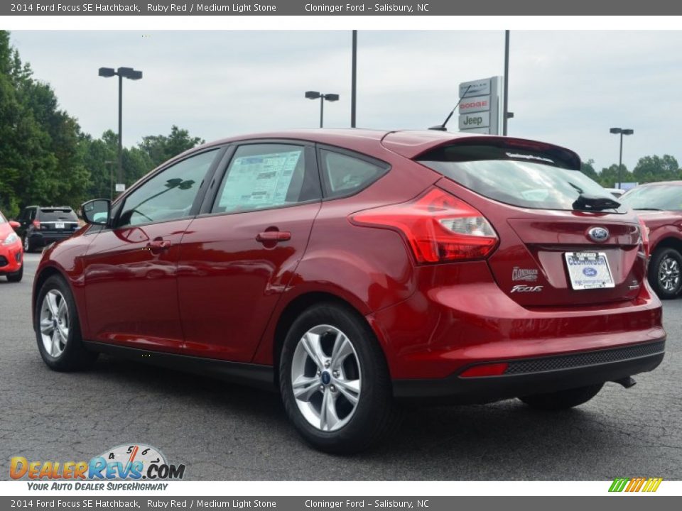 2014 Ford Focus SE Hatchback Ruby Red / Medium Light Stone Photo #18