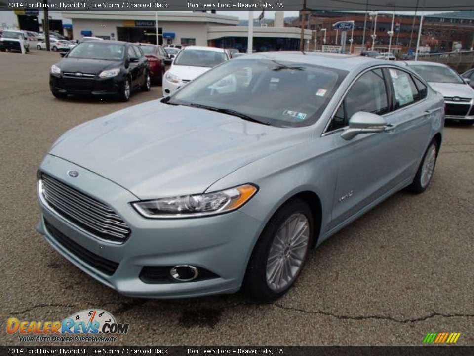 Front 3/4 View of 2014 Ford Fusion Hybrid SE Photo #4