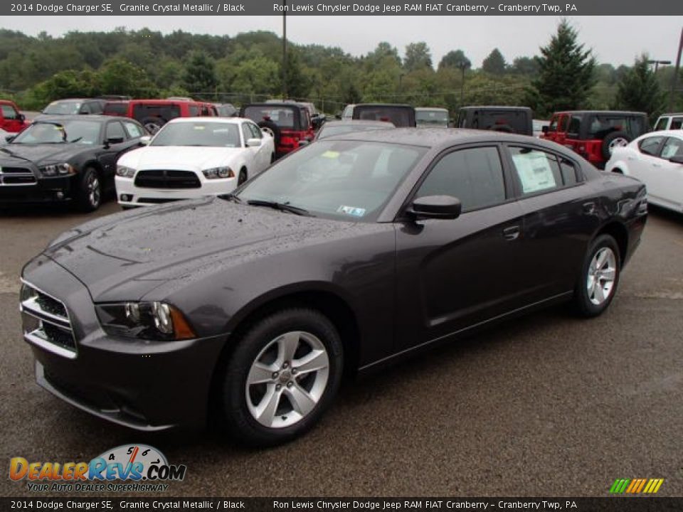 Front 3/4 View of 2014 Dodge Charger SE Photo #2