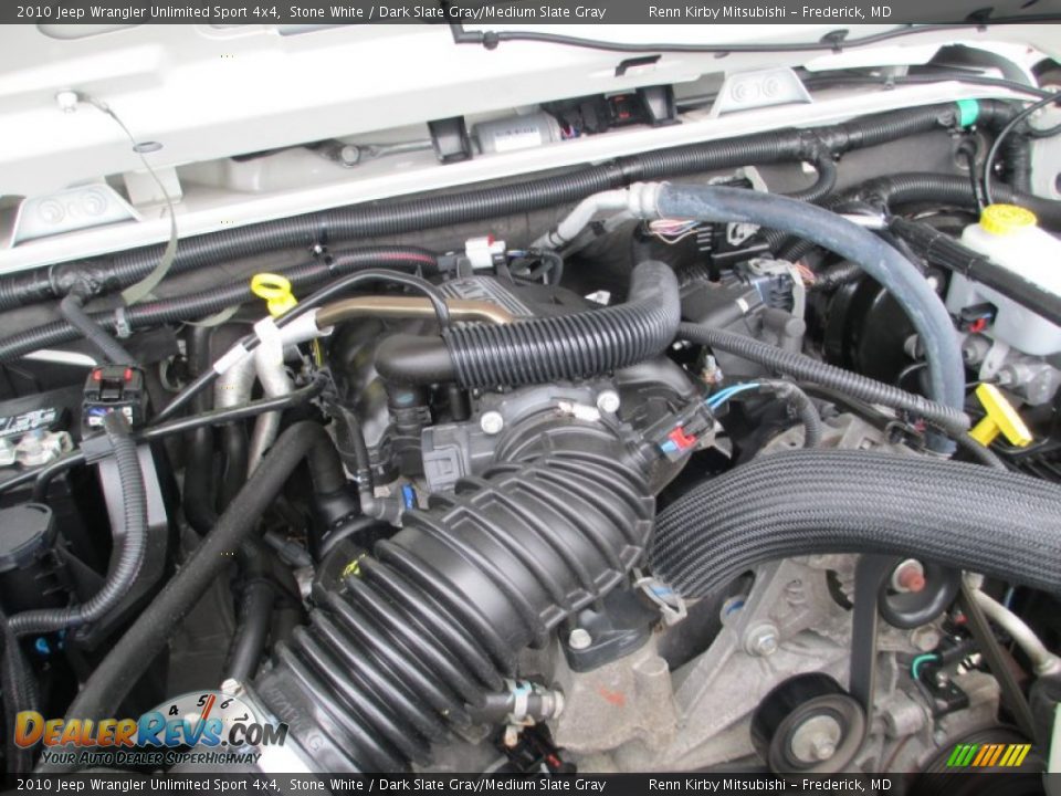 2010 Jeep Wrangler Unlimited Sport 4x4 Stone White / Dark Slate Gray/Medium Slate Gray Photo #30