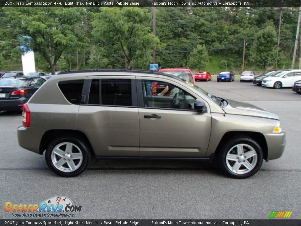 2007 Jeep Compass Sport 4x4 Light Khaki Metallic / Pastel Pebble Beige Photo #4