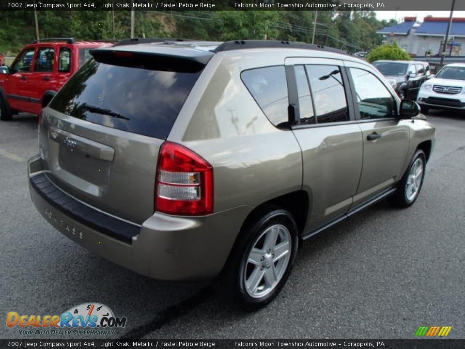2007 Jeep Compass Sport 4x4 Light Khaki Metallic / Pastel Pebble Beige Photo #5