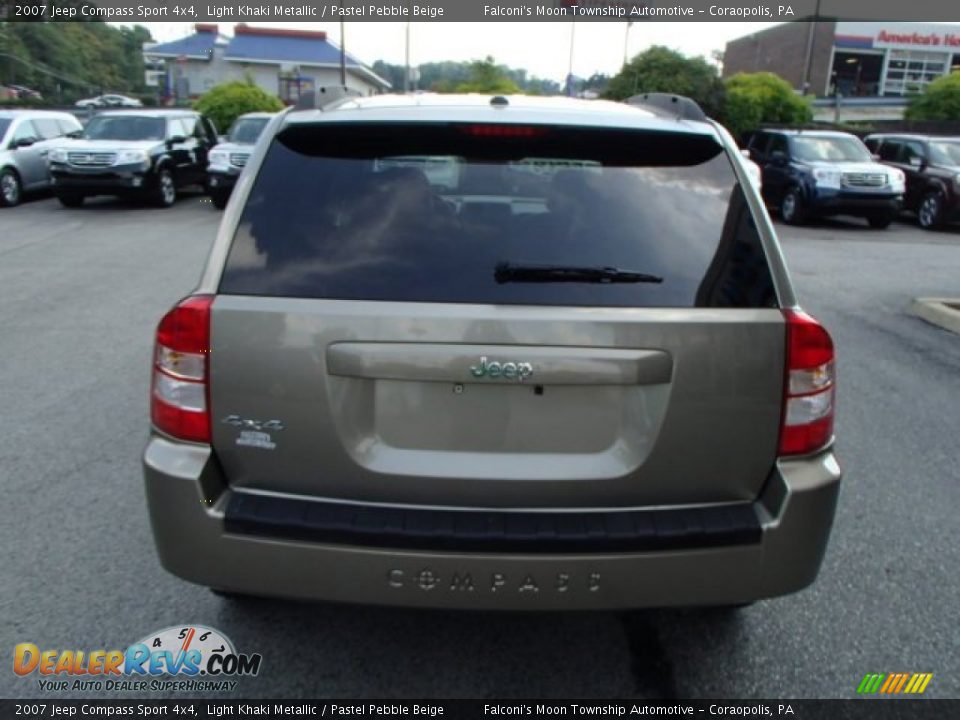 2007 Jeep Compass Sport 4x4 Light Khaki Metallic / Pastel Pebble Beige Photo #6