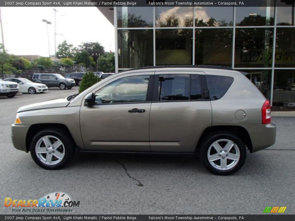 2007 Jeep Compass Sport 4x4 Light Khaki Metallic / Pastel Pebble Beige Photo #8
