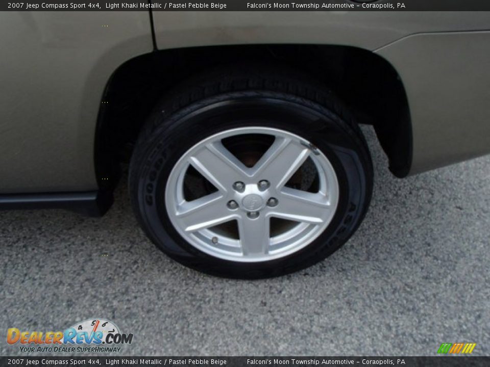 2007 Jeep Compass Sport 4x4 Light Khaki Metallic / Pastel Pebble Beige Photo #9