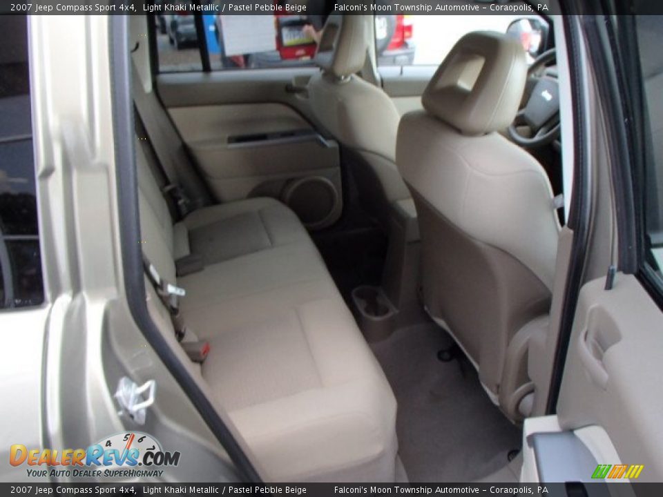 2007 Jeep Compass Sport 4x4 Light Khaki Metallic / Pastel Pebble Beige Photo #14