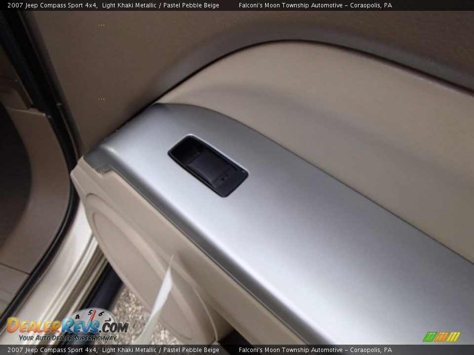 2007 Jeep Compass Sport 4x4 Light Khaki Metallic / Pastel Pebble Beige Photo #16