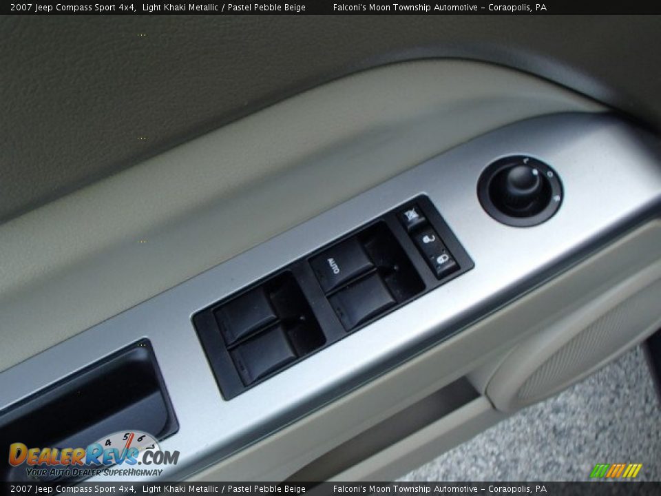 2007 Jeep Compass Sport 4x4 Light Khaki Metallic / Pastel Pebble Beige Photo #17