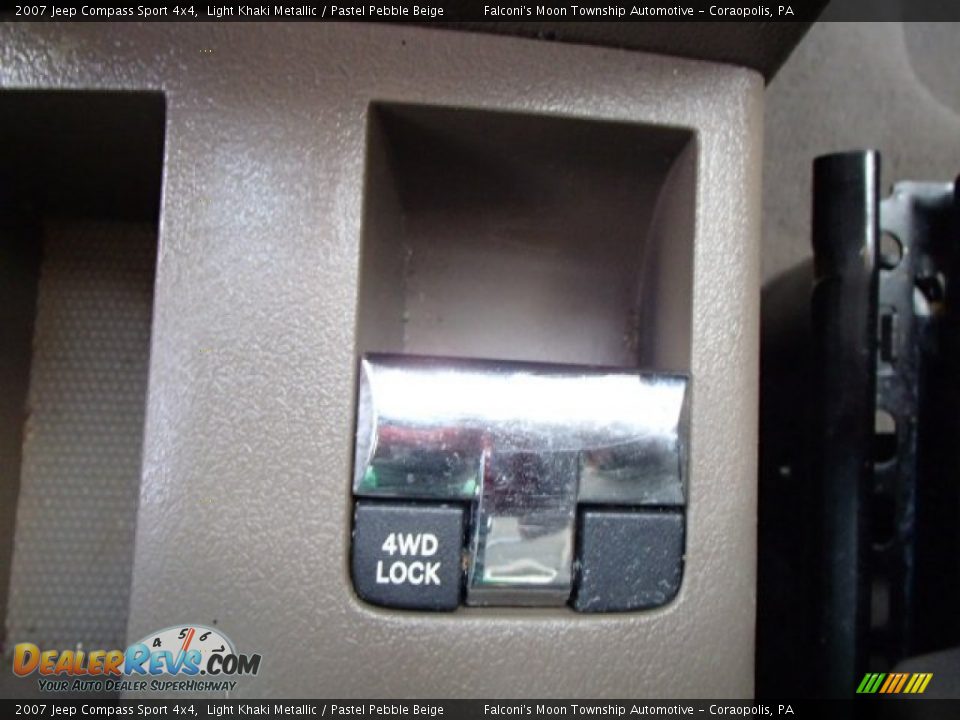 2007 Jeep Compass Sport 4x4 Light Khaki Metallic / Pastel Pebble Beige Photo #21