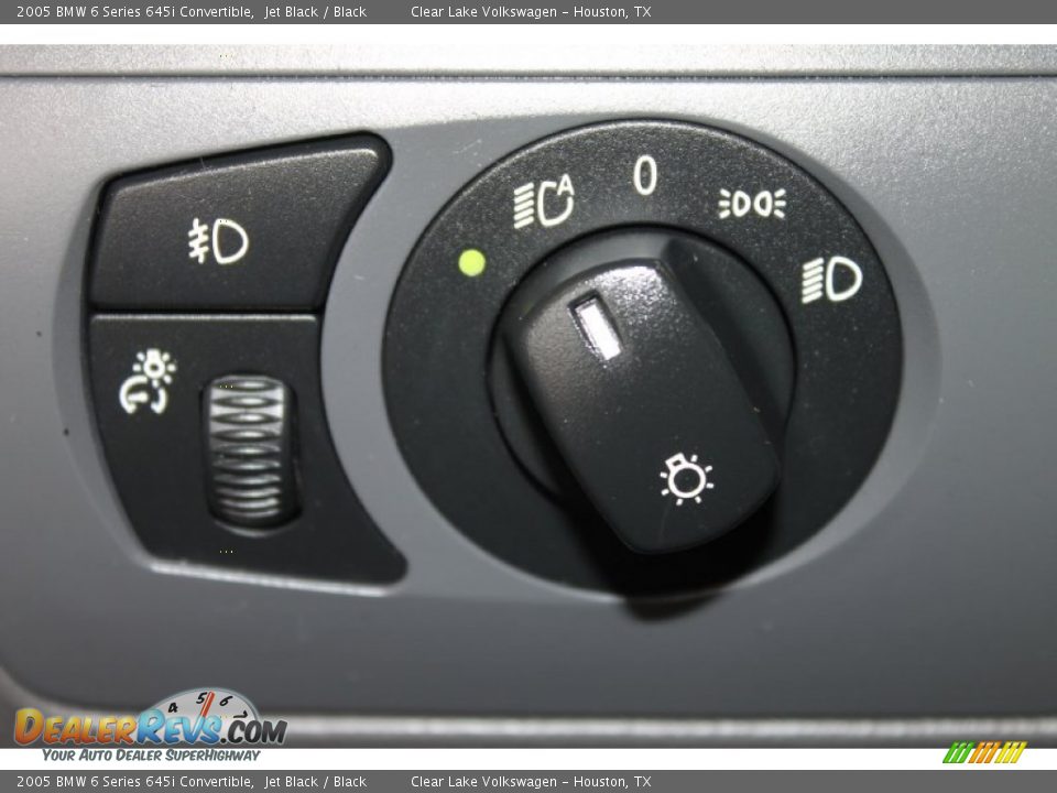 Controls of 2005 BMW 6 Series 645i Convertible Photo #35