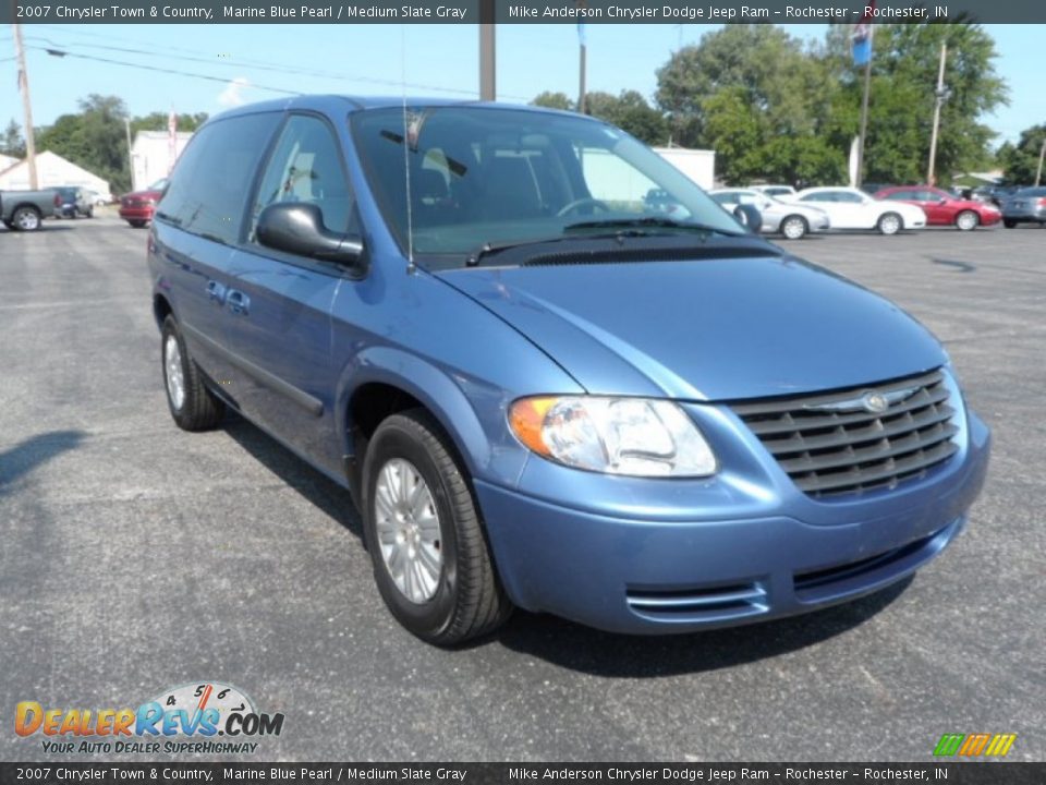Front 3/4 View of 2007 Chrysler Town & Country  Photo #1