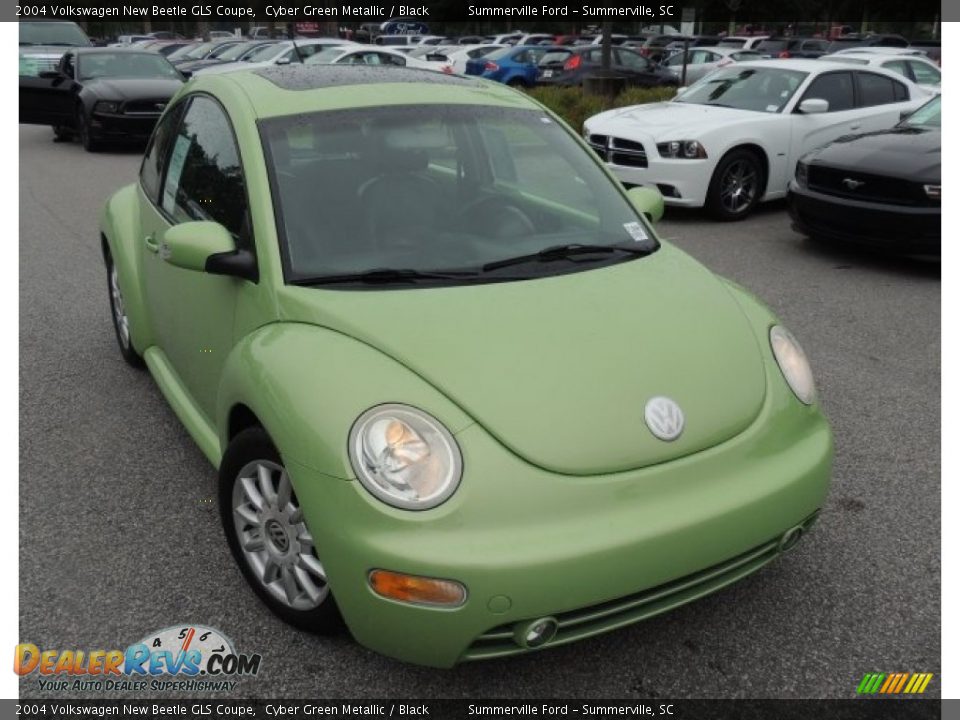 Front 3/4 View of 2004 Volkswagen New Beetle GLS Coupe Photo #1