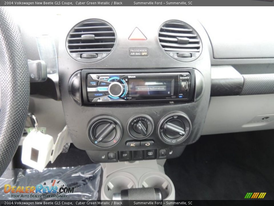 2004 Volkswagen New Beetle GLS Coupe Cyber Green Metallic / Black Photo #18