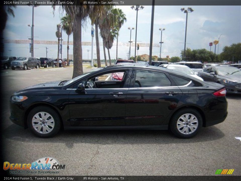 2014 Ford Fusion S Tuxedo Black / Earth Gray Photo #2