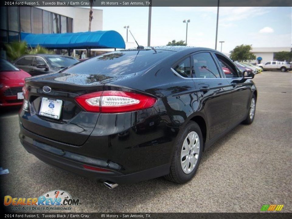 2014 Ford Fusion S Tuxedo Black / Earth Gray Photo #5