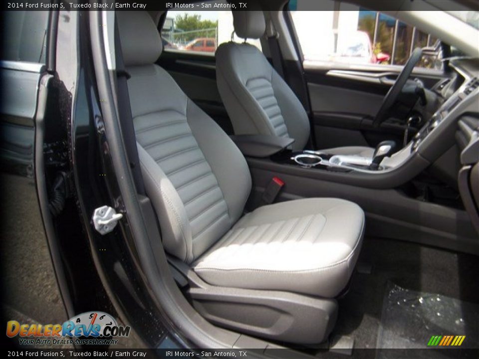 Front Seat of 2014 Ford Fusion S Photo #9