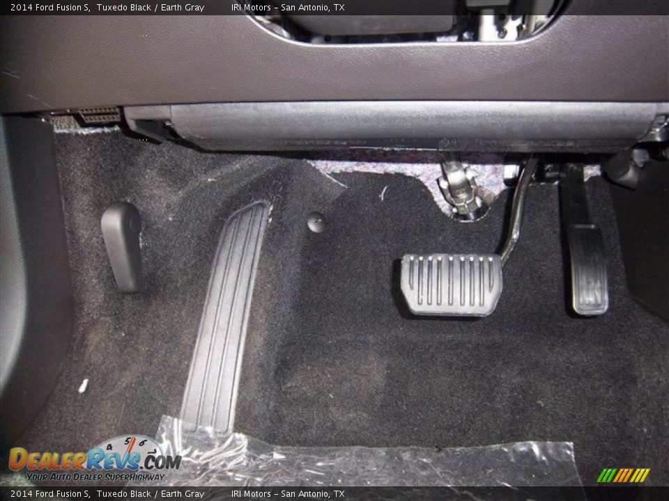 2014 Ford Fusion S Tuxedo Black / Earth Gray Photo #18