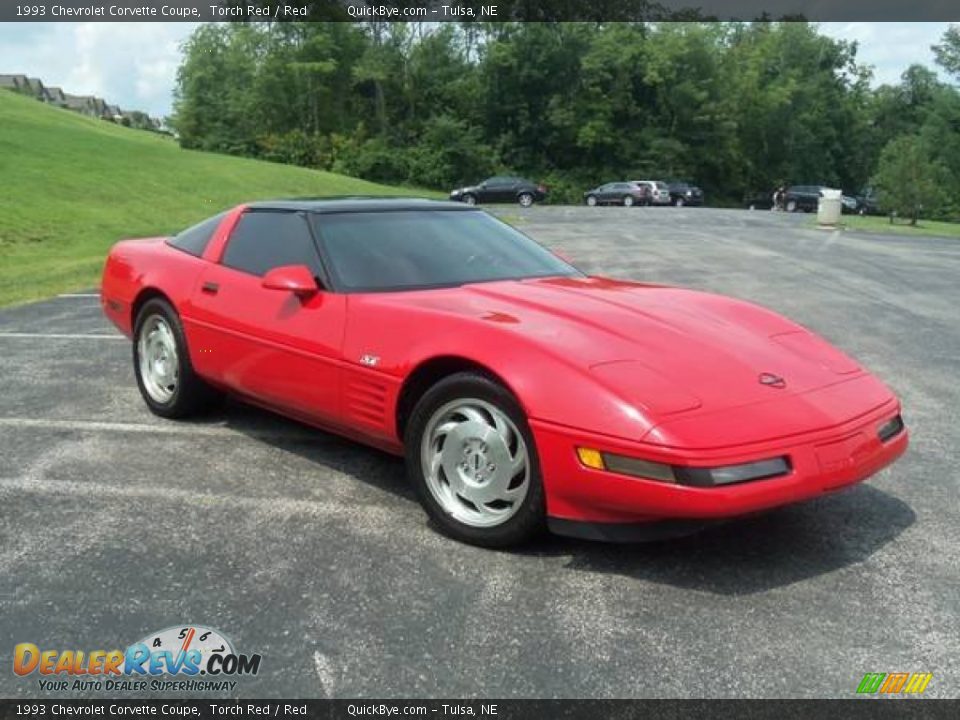 Front 3/4 View of 1993 Chevrolet Corvette Coupe Photo #1
