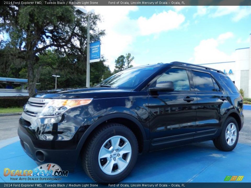 Front 3/4 View of 2014 Ford Explorer FWD Photo #1