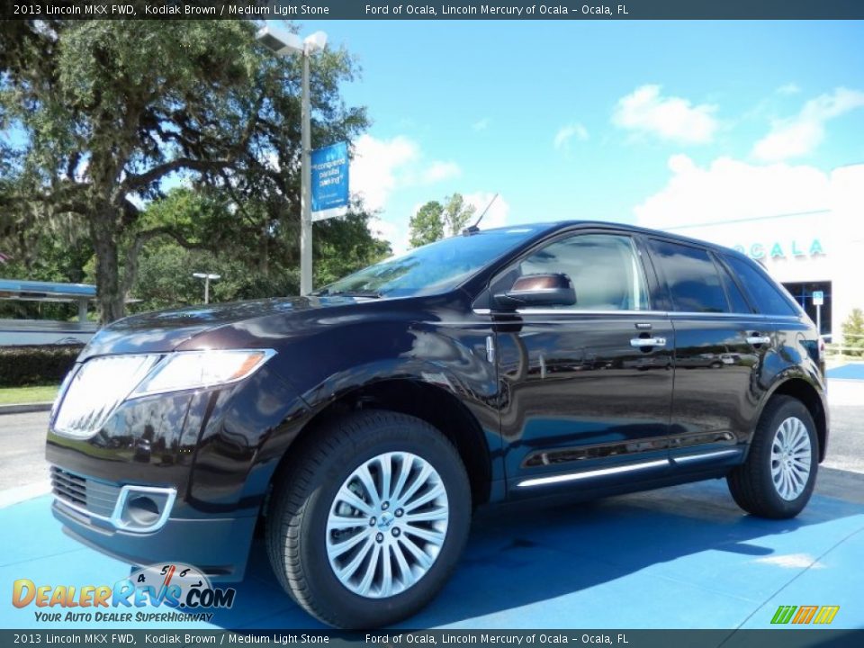 Front 3/4 View of 2013 Lincoln MKX FWD Photo #1