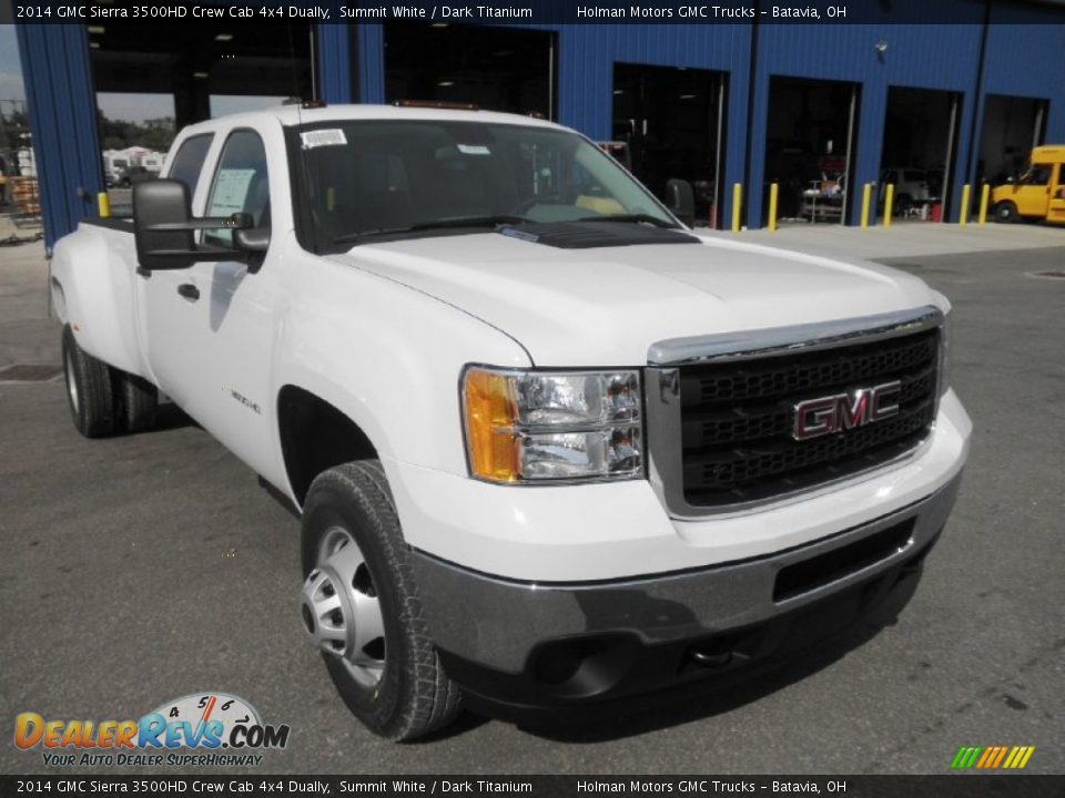 Front 3/4 View of 2014 GMC Sierra 3500HD Crew Cab 4x4 Dually Photo #2