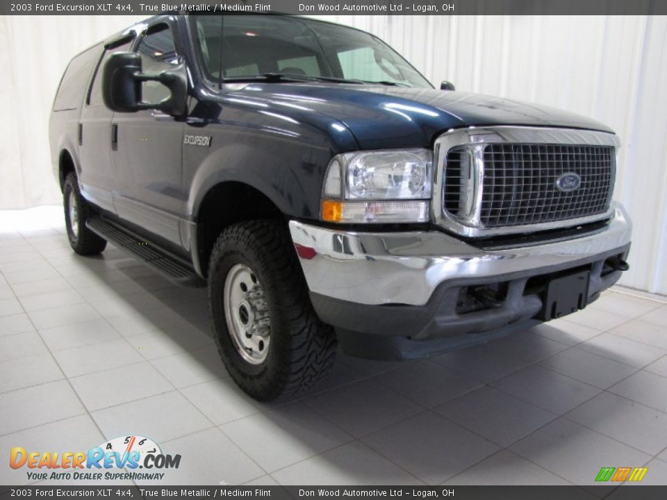 Front 3/4 View of 2003 Ford Excursion XLT 4x4 Photo #1