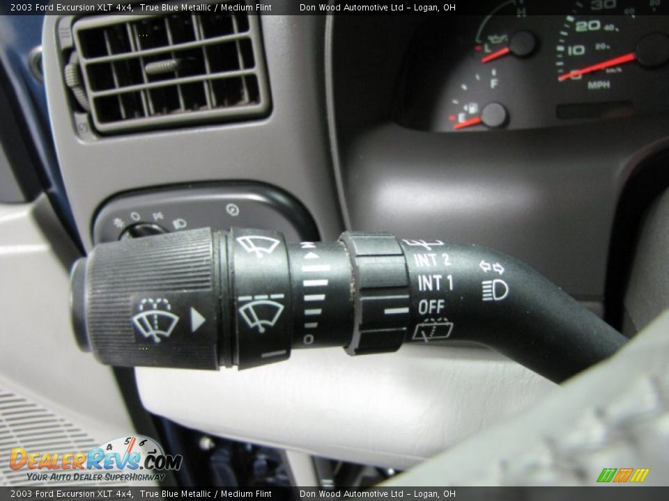 Controls of 2003 Ford Excursion XLT 4x4 Photo #28