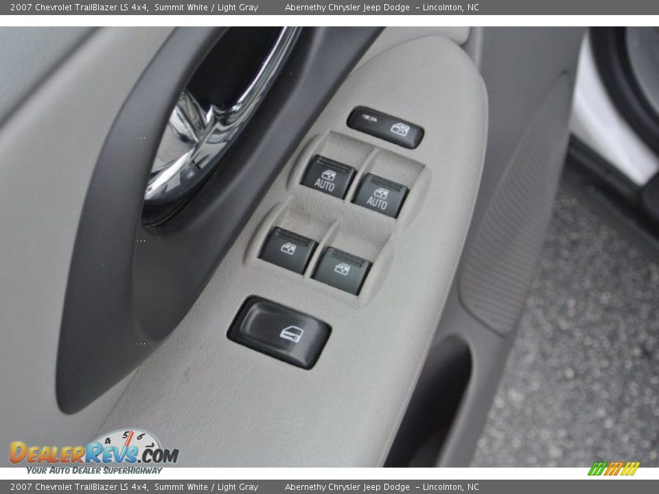2007 Chevrolet TrailBlazer LS 4x4 Summit White / Light Gray Photo #8