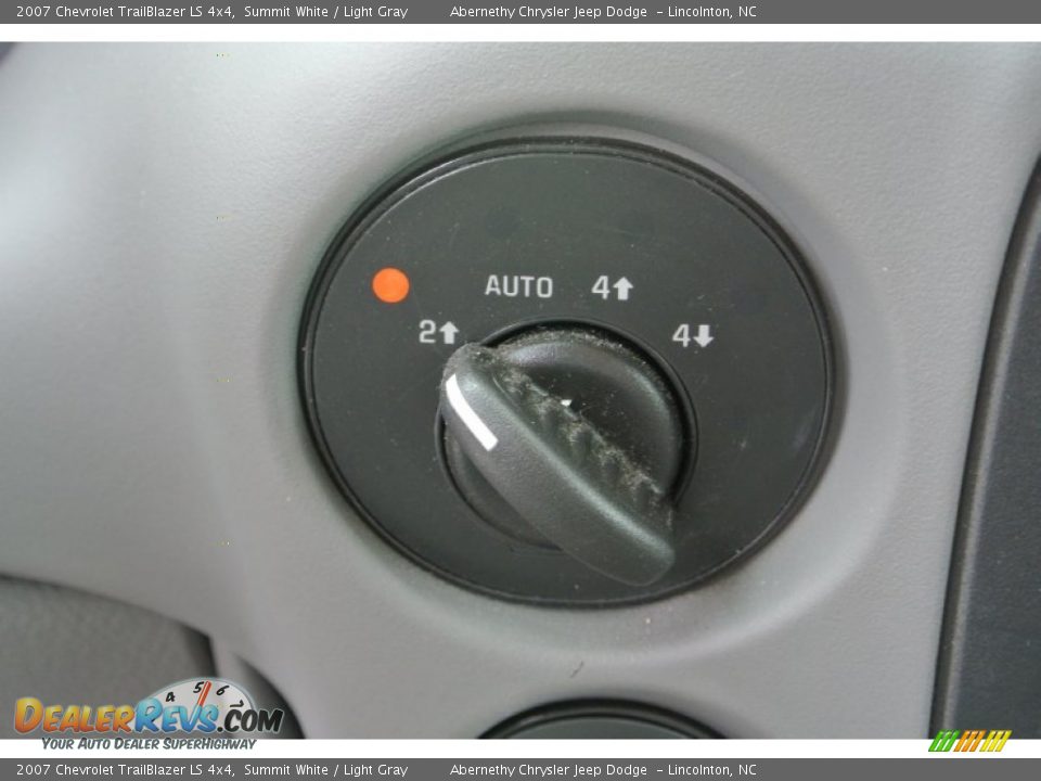 2007 Chevrolet TrailBlazer LS 4x4 Summit White / Light Gray Photo #10
